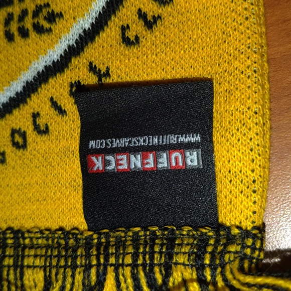 La Doña Cervecería FC Fūtbol & Social Club Scarf w/ Fringes - Picture 6 of 6